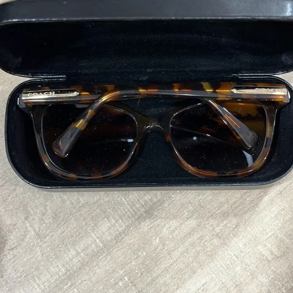 Coach sunglasses with case , prescription in the lense - Picture 2 of 4